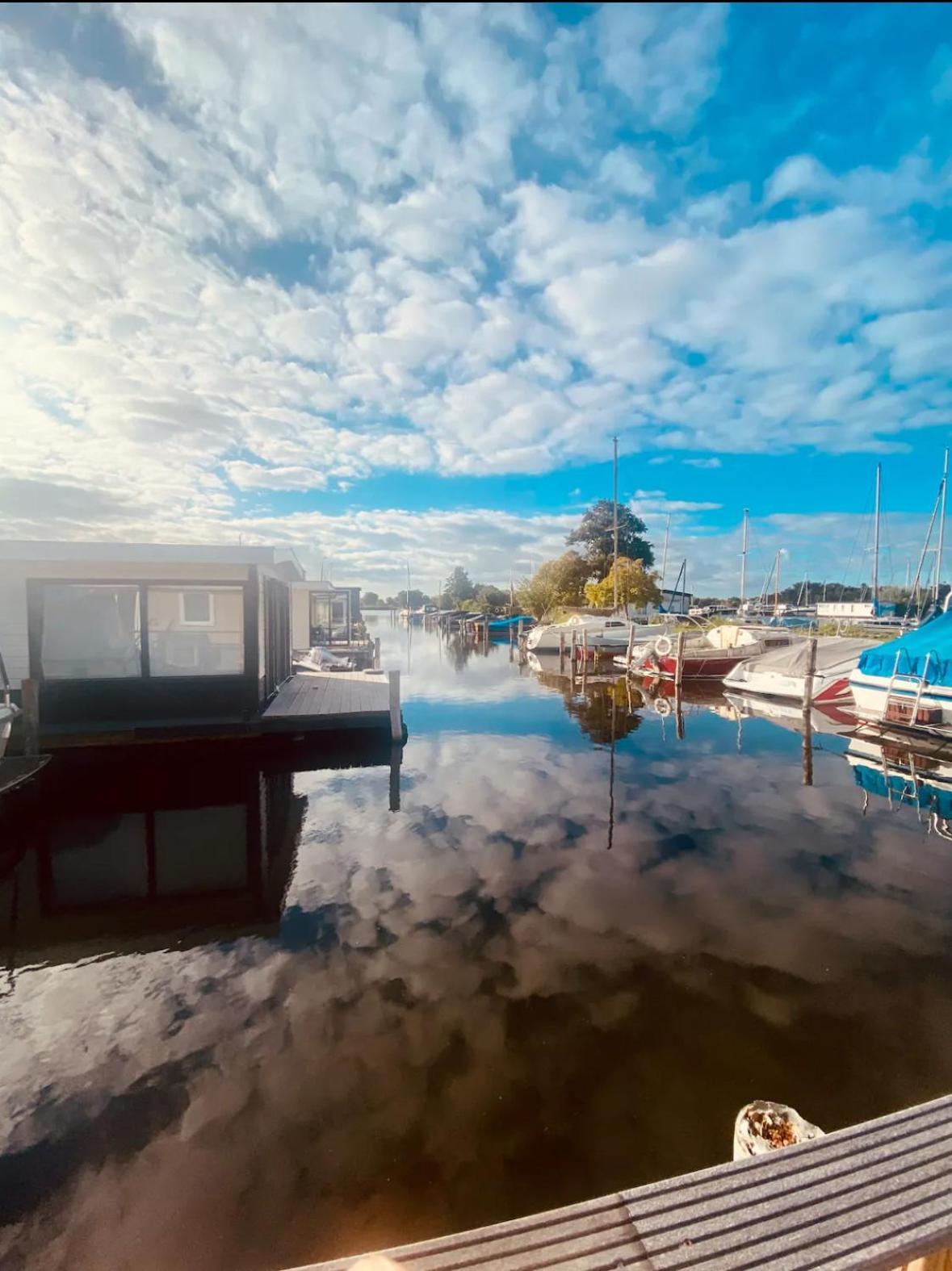 Amsterdam Boathouse Apartment อัลส์เมียร์ ภายนอก รูปภาพ