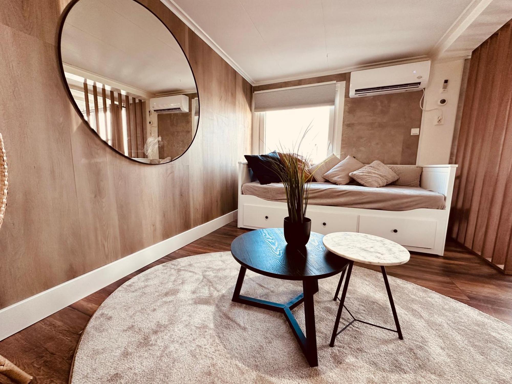 Amsterdam Boathouse Apartment อัลส์เมียร์ ภายนอก รูปภาพ