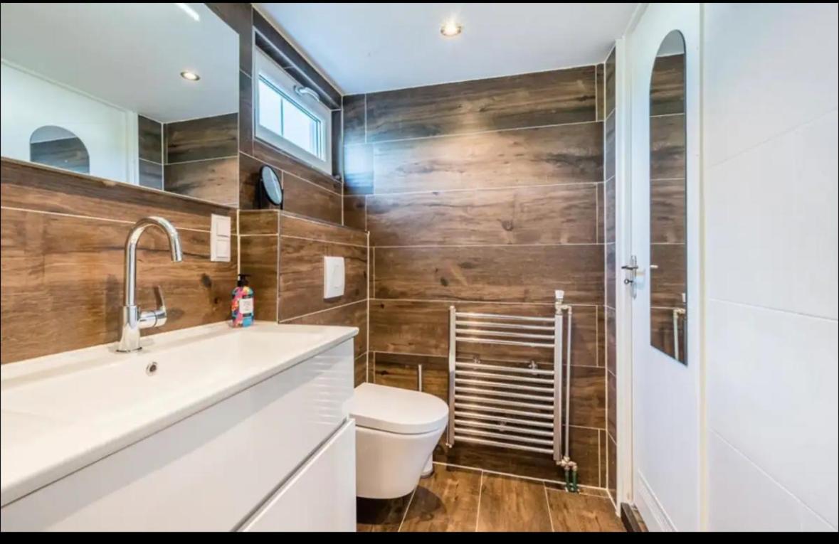 Amsterdam Boathouse Apartment อัลส์เมียร์ ภายนอก รูปภาพ