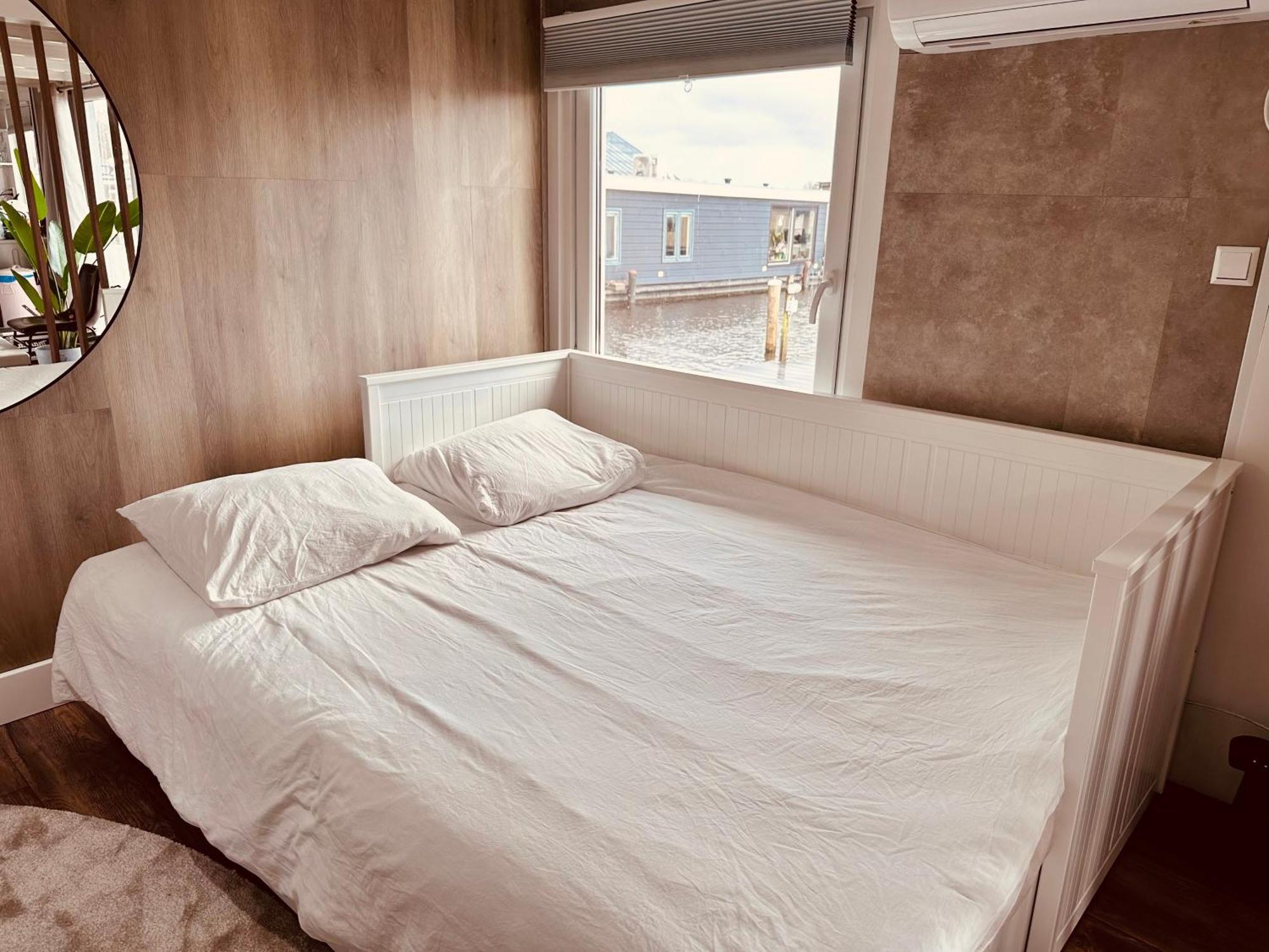 Amsterdam Boathouse Apartment อัลส์เมียร์ ภายนอก รูปภาพ
